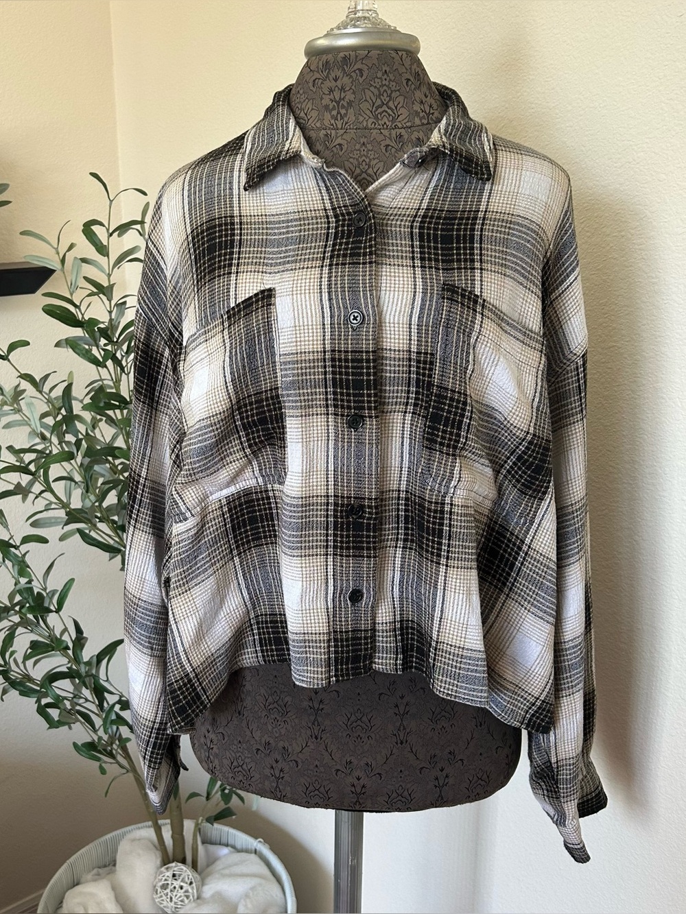 Forever 21 Black & Cream Plaid Button-Down Shirt